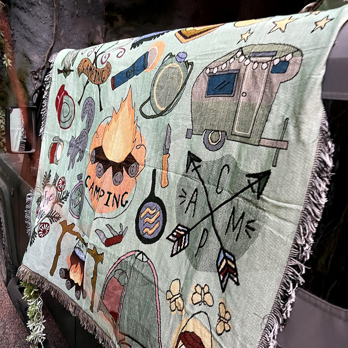 Cute Cartoon Pattern Woven Blanket