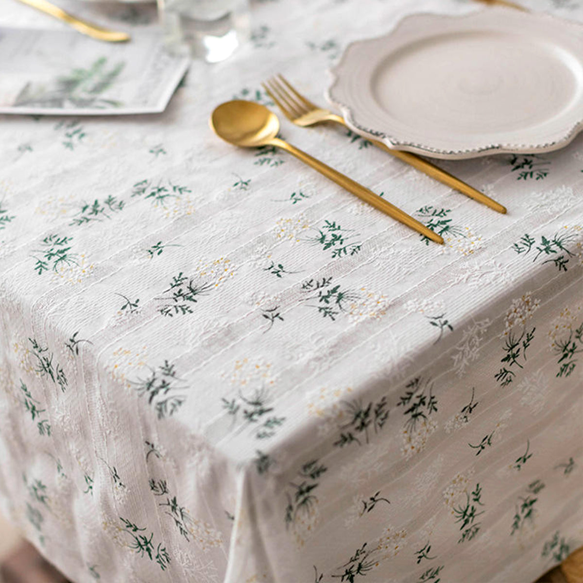 Fresh Floral Tablecloth